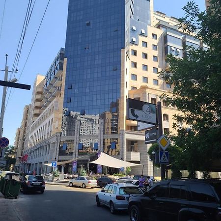 Pride Properties Welcomes You At 17 Buzant St 11-166 Yerevan Armenia Bagian luar foto