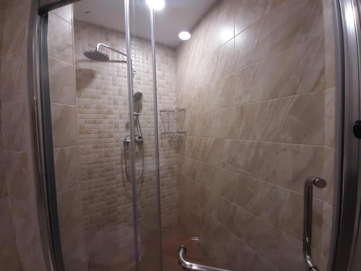 Pride Properties Welcomes You At 17 Buzant St 11-166 Yerevan Armenia Bagian luar foto