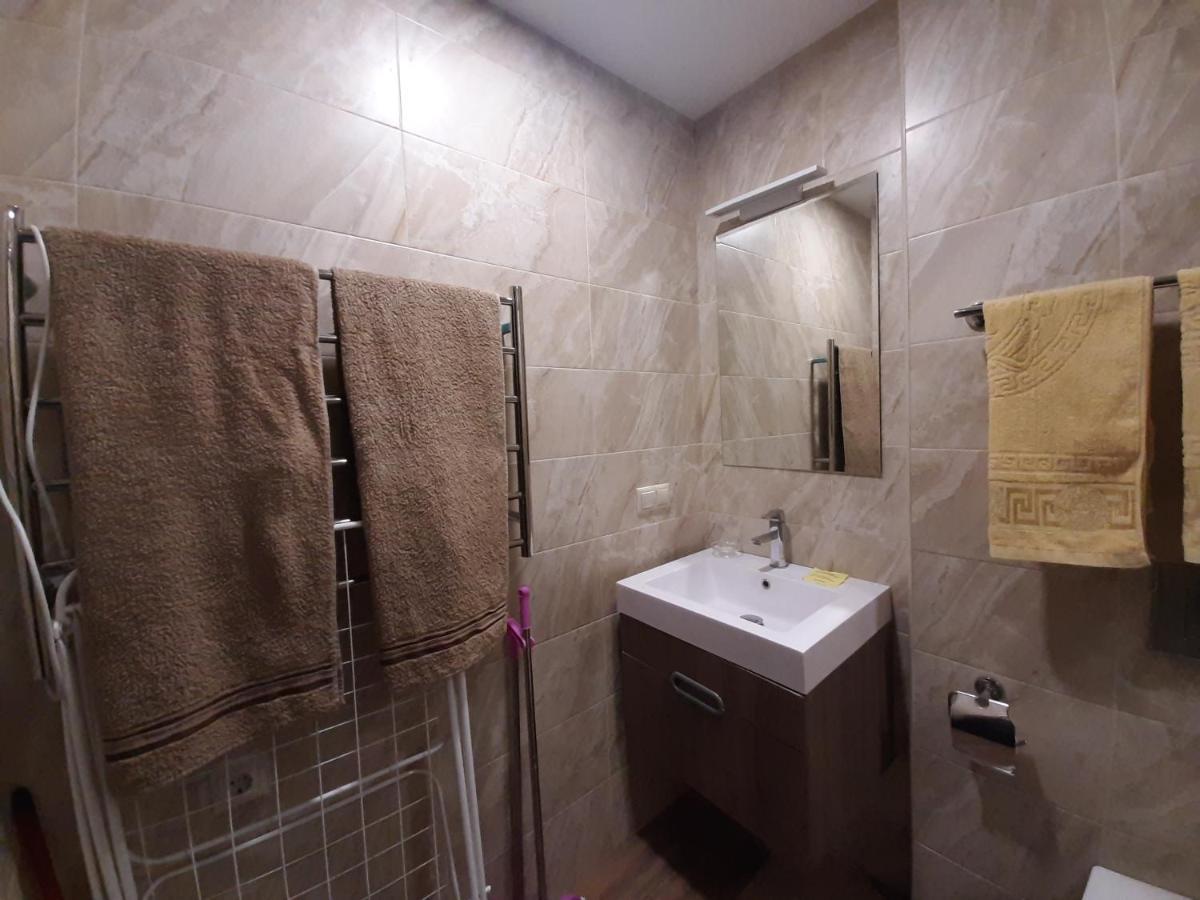 Pride Properties Welcomes You At 17 Buzant St 11-166 Yerevan Armenia Bagian luar foto