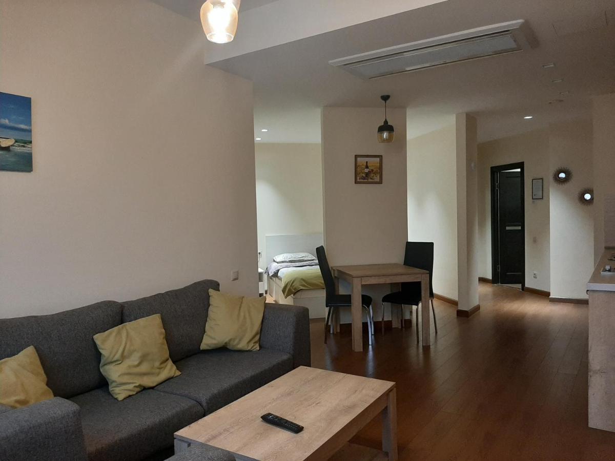 Pride Properties Welcomes You At 17 Buzant St 11-166 Yerevan Armenia Bagian luar foto