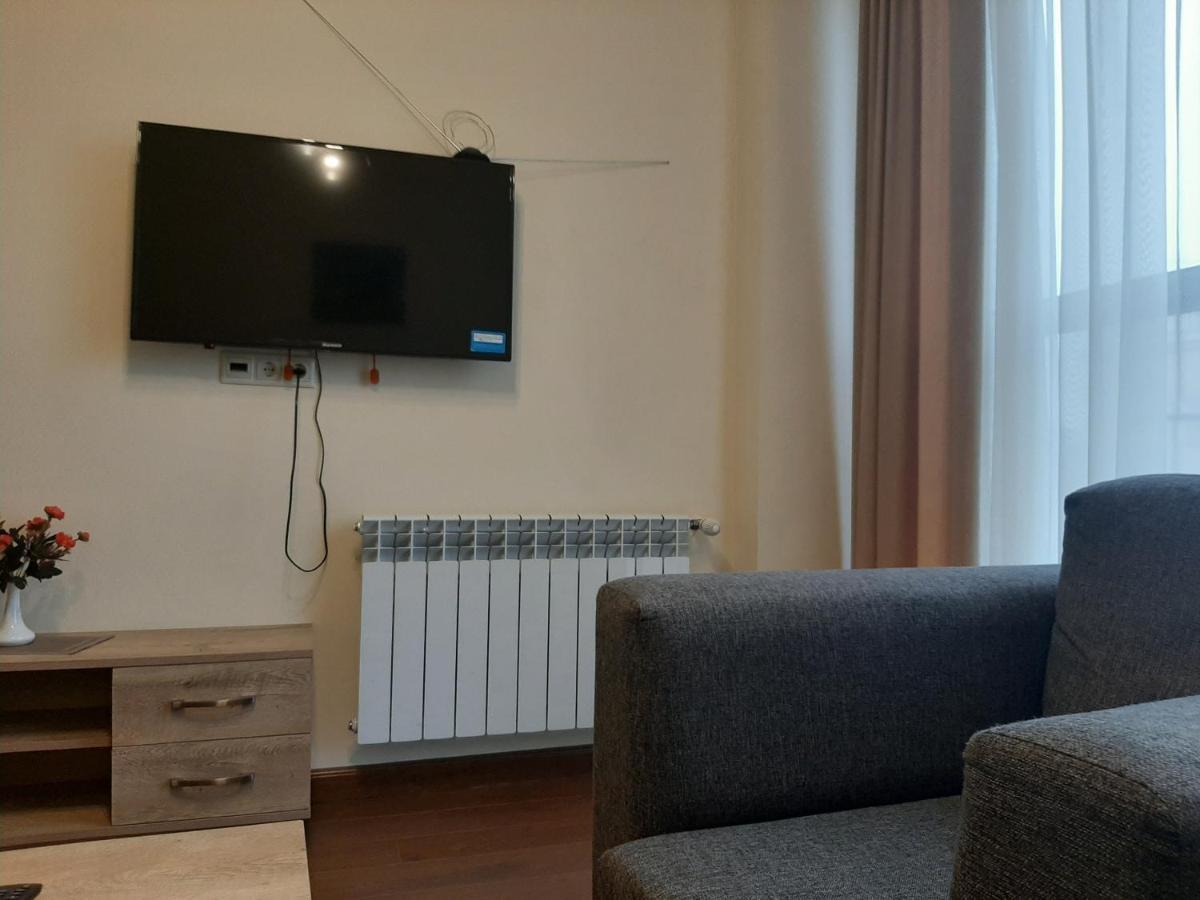 Pride Properties Welcomes You At 17 Buzant St 11-166 Yerevan Armenia Bagian luar foto