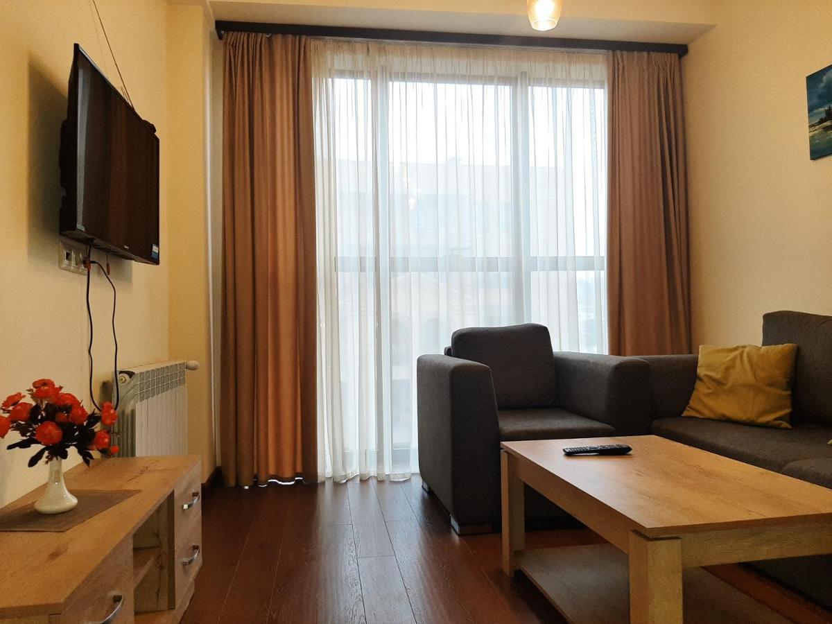Pride Properties Welcomes You At 17 Buzant St 11-166 Yerevan Armenia Bagian luar foto