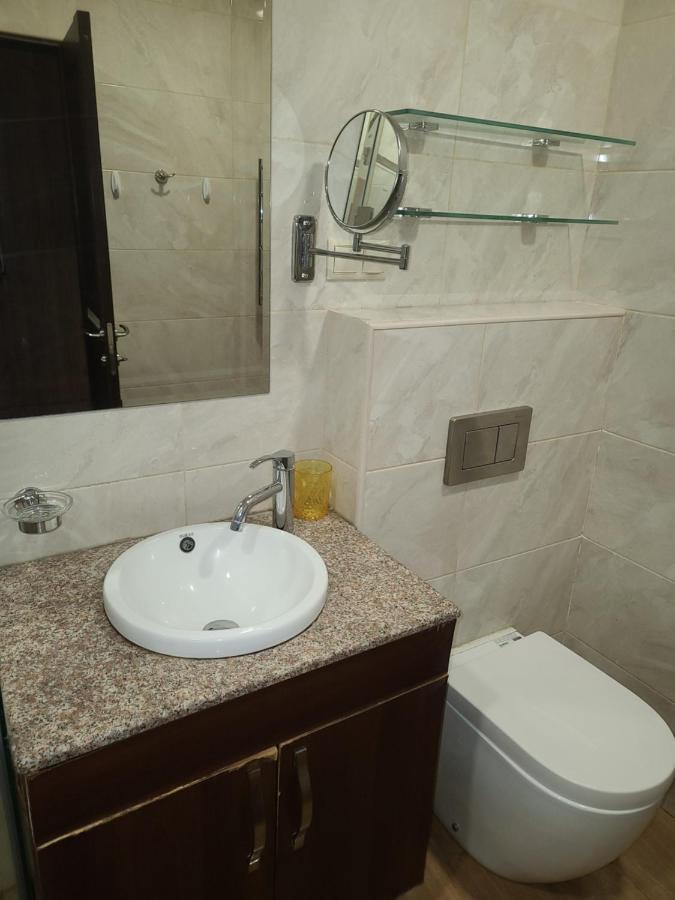 Pride Properties Welcomes You At 17 Buzant St 11-166 Yerevan Armenia Bagian luar foto