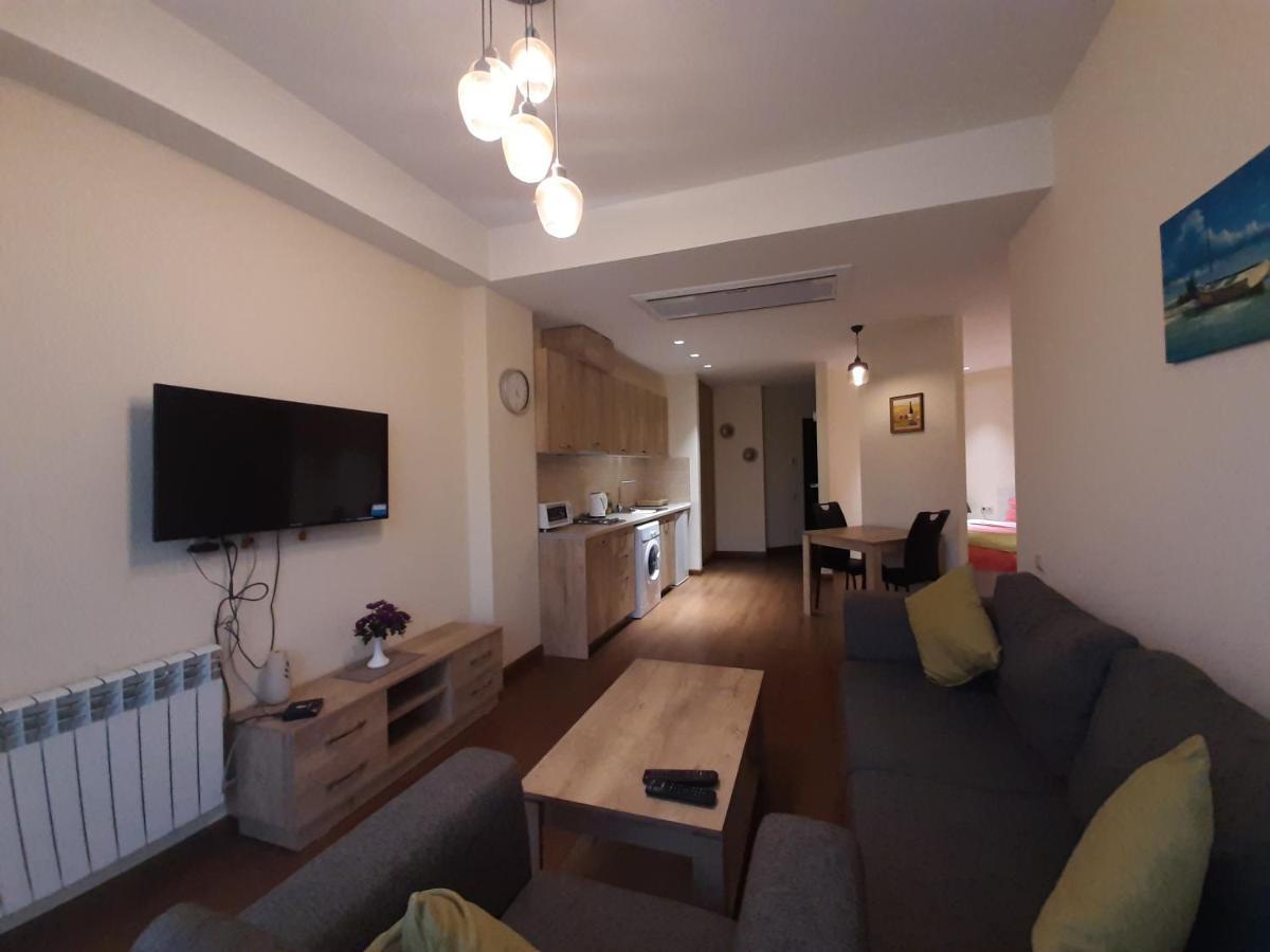 Pride Properties Welcomes You At 17 Buzant St 11-166 Yerevan Armenia Bagian luar foto